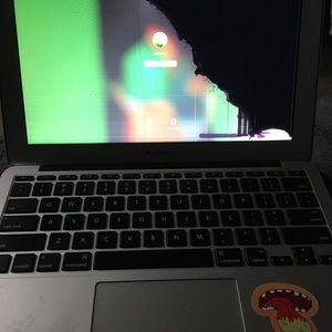 MacBook Air 2016 cracked screen
